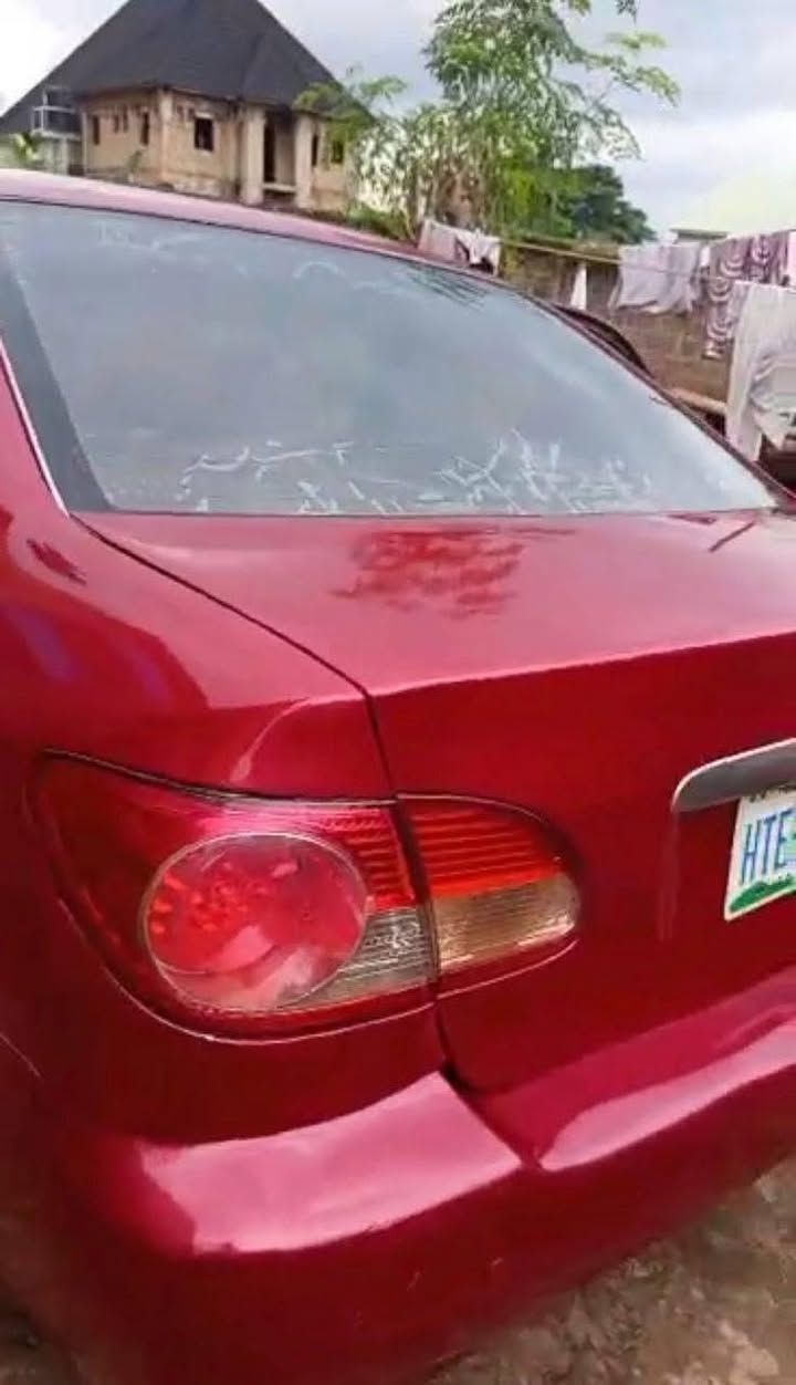 A picture of 2004 Toyota corolla