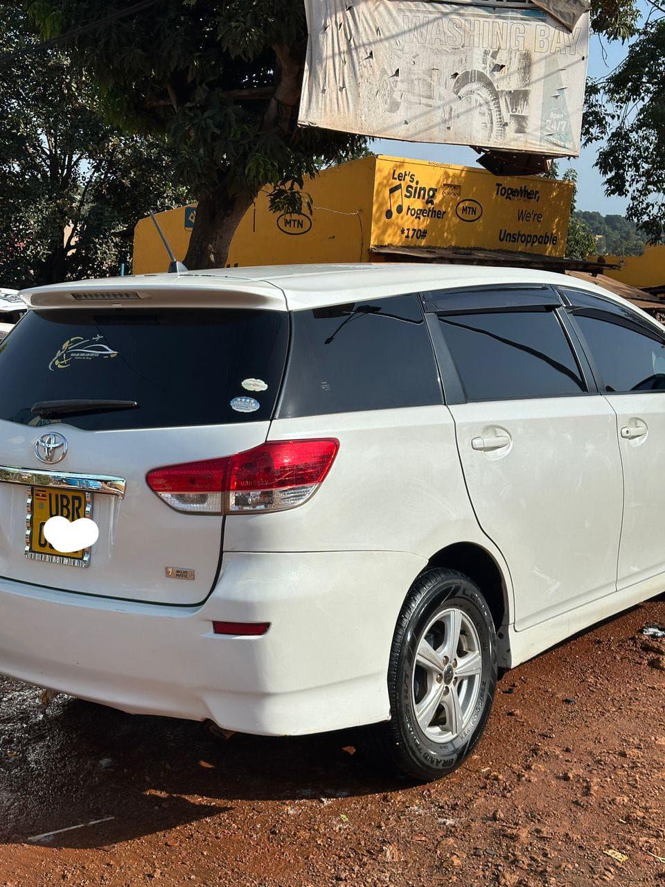A picture of TOYOTA WISH 2012