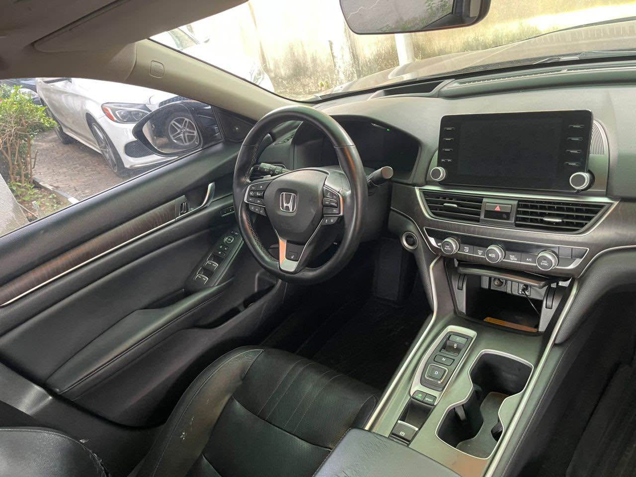 A picture of Reg 2018 honda with button gear