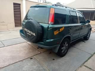 A picture of Honda CR V 2000 Model