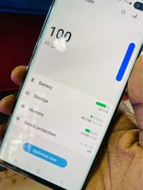 A picture of Samsung s10plus 500k