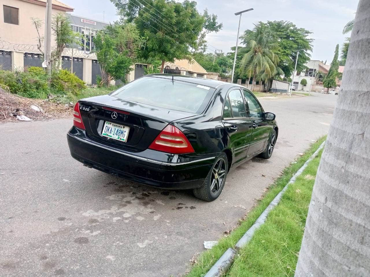 A picture of Automobile
