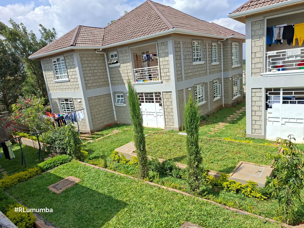 A picture of 3 beds 3 bath House