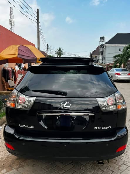 A picture of Lexus Rx330