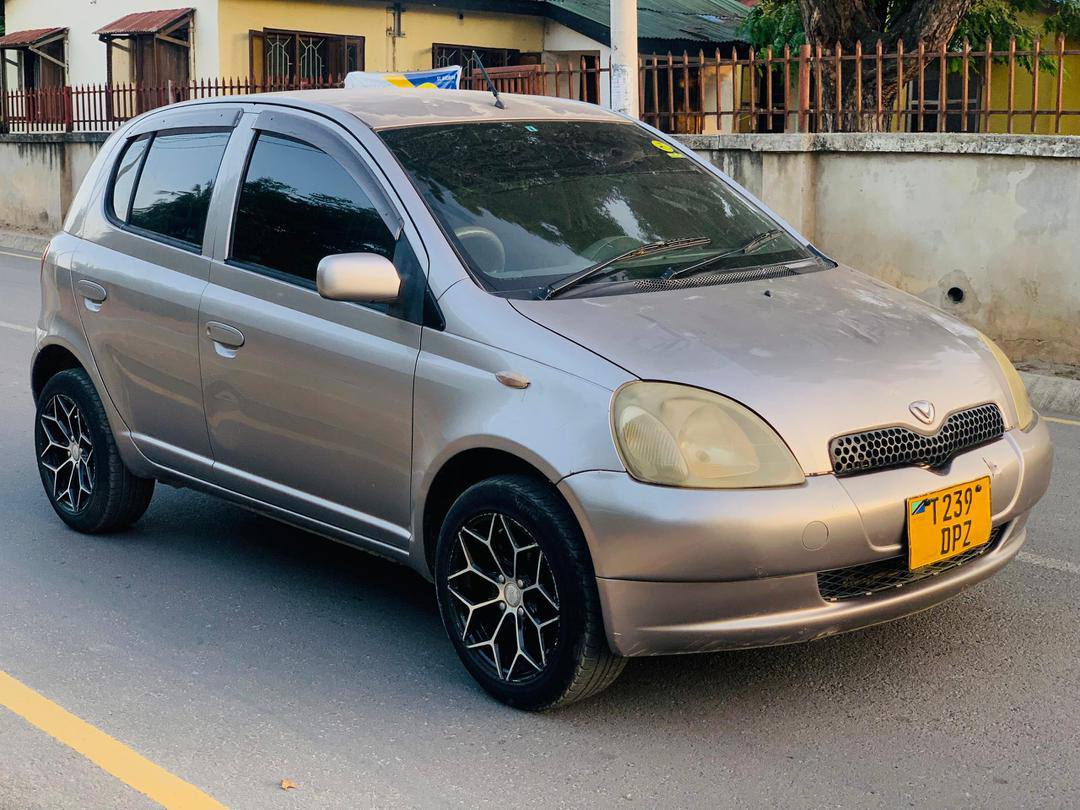 A picture of TOYOTA VITZ