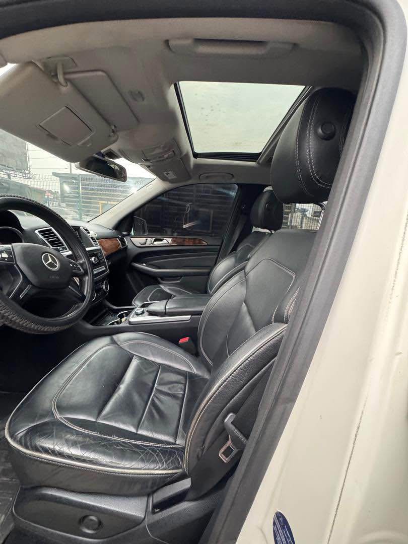 A picture of Meacdez Benz ml350
