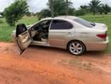 A picture of 2006 es330