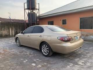 A picture of LEXUS ES300