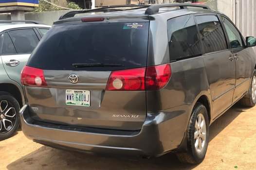 A picture of 2006 Toyota sienna