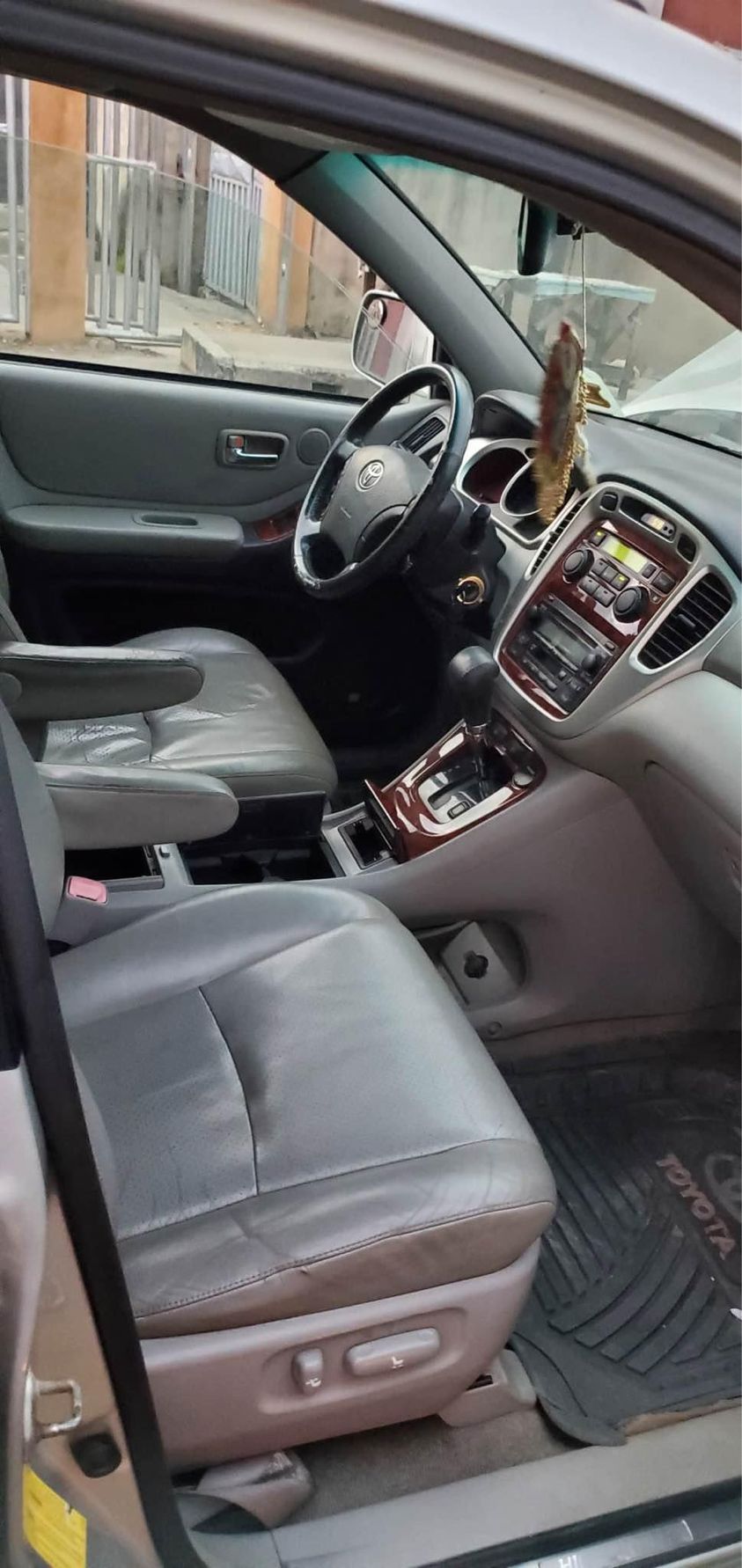 A picture of Registered 2005 Toyota Highlander. Extremely sound untouched Engine and Gear