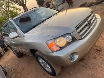 A picture of Sharp Highlander 2004 Model V4 08064318839