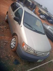 A picture of Toyota sienna 2002