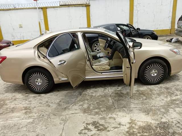 A picture of Over highest grade Lexus ES 350 Everything is intact and