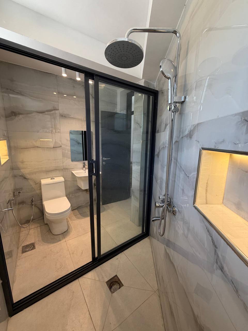 A picture of DUPLEX HOUSE FOR RENT UNFURNISHED LOCATION UPANGA 3bedrooms Sitting room