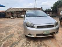 A picture of Toyota scion 2004
