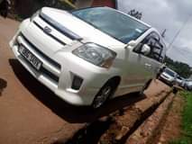 A picture of Toyota Noah 2006