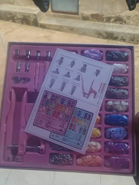 A picture of Plastic Press Button Machine