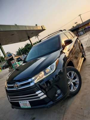 A picture of 8month used Toyota Highlander xle premium edition fullest option pure