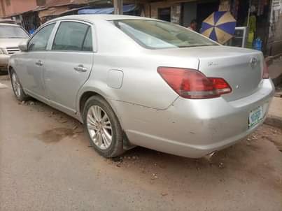 A picture of Toyota Avalon 2008