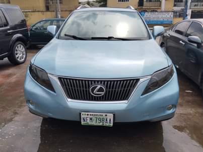 A picture of Lexus 350