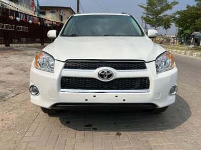 A picture of 2012 Toyota RAV4 limited edition V6 engine full option keyless