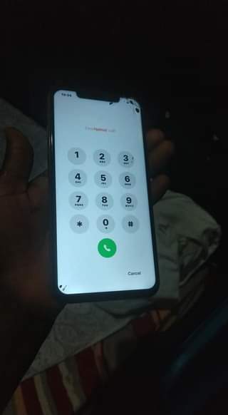 A picture of IPhone 11 pro max mchaw krek na rock tu