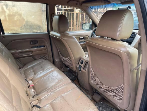 A picture of Honda pilot 2007model