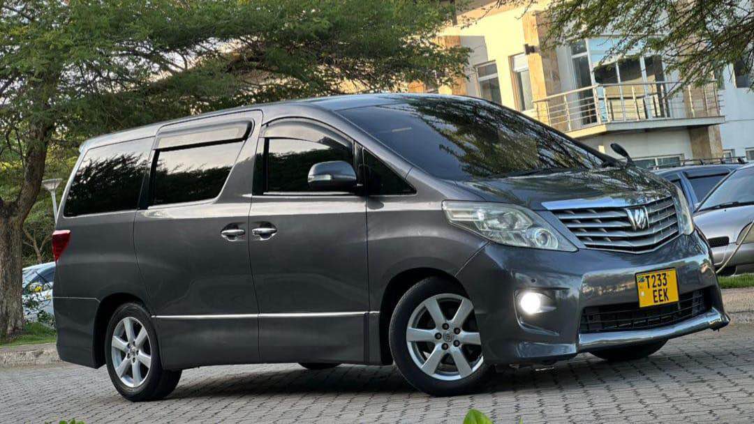 A picture of Bei 24 8Milion TOYOTA ALPHARD EEK Year 2010 Engine 2AZ
