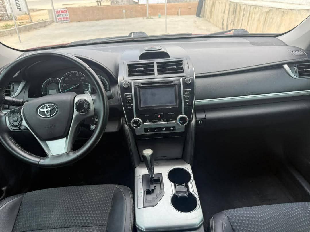 A picture of 2014 Toyota camry se