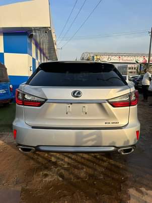 A picture of Rx 350 model2016 17