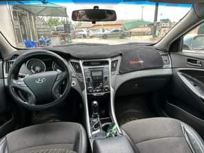 A picture of Registered Hyundai Elantra 2011 Thumbs Start and engine and gear