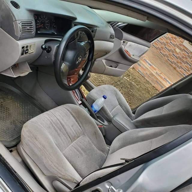 A picture of 2004 Belgium standard Toyota Corolla untampered engine and gear buy