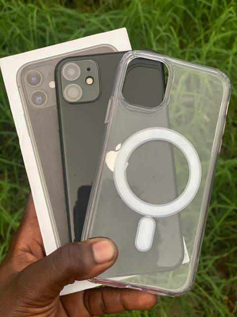 A picture of Iphone 11 128gb