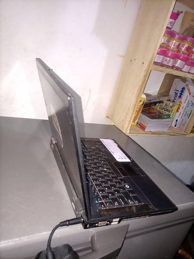 A picture of Dell laptop in good conditions