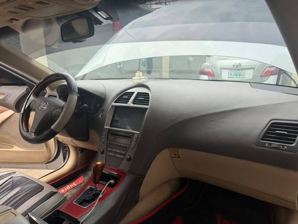 A picture of Distress sales 2008 Lexus es350 Neatly used