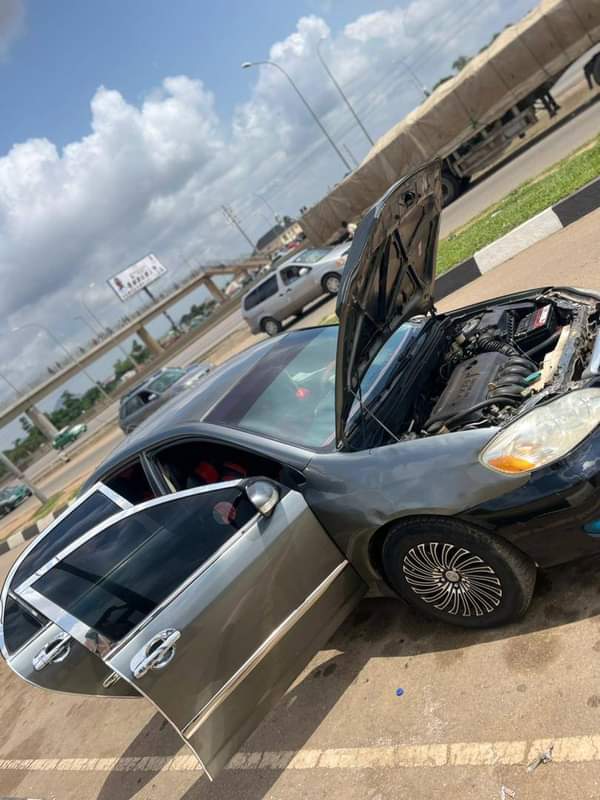 A picture of Distress Alert 2007 firstbody sharp Toyota Corolla Unthampered engine and