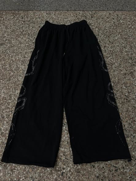 A picture of sweaterpants 256701320440