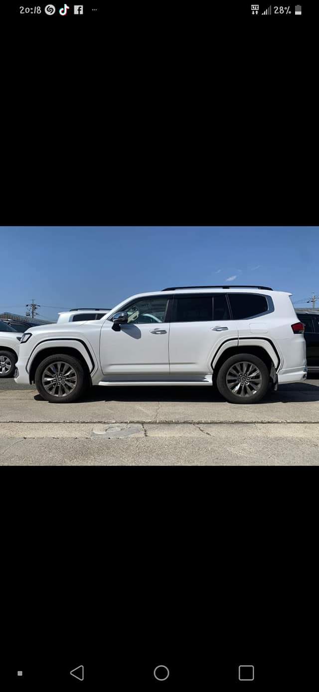 A picture of TOYOTA LANDCRUISER ZX MODEL L300