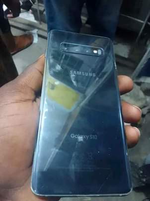 A picture of Samsung Galaxy S10 kkrek kdg na doa pembn gb128 ram8