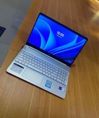 A picture of Hp core i7 2 8GHZ 11th gen with 8gb ram