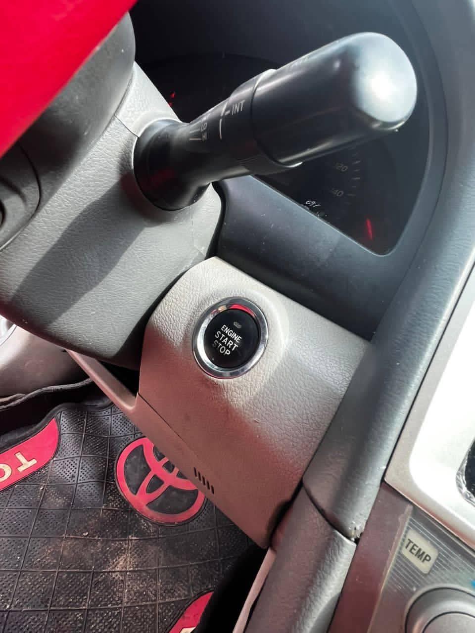 A picture of Toyota Camry XLE b 08