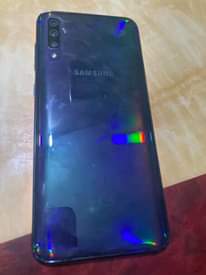 A picture of Samsung Galaxy a70 ram6 gb128 better 4500mh android 13