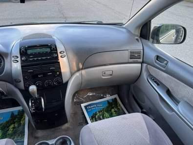 A picture of 2009 Toyota Sienna GPS system ice cold A C Looks