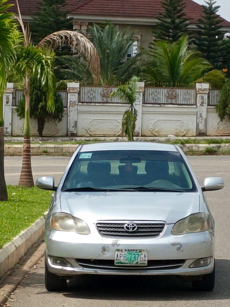 A picture of FASTFINGER 2005 TOYOTA COROLLA LE