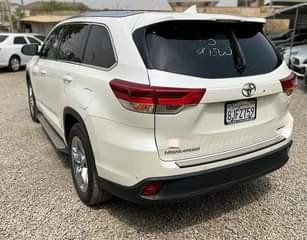 A picture of TOYOTA HIGHLANDER LIMITED 3 ROW Fullest Option Model 2019 Price