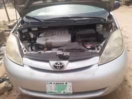 A picture of Super clean Toyota Sienna 07 for sale buy and drive