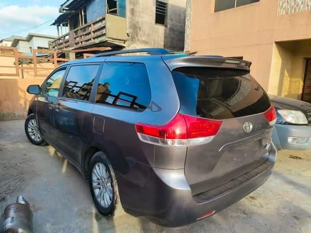 A picture of Direct Tokumbo 013 Sienna XLE full option Available