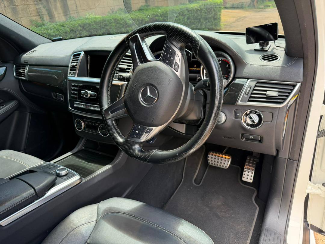 A picture of ML350 2015 130M