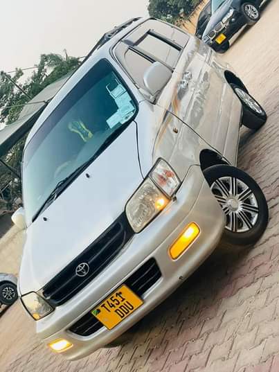 A picture of Toyota Noah Sr40
