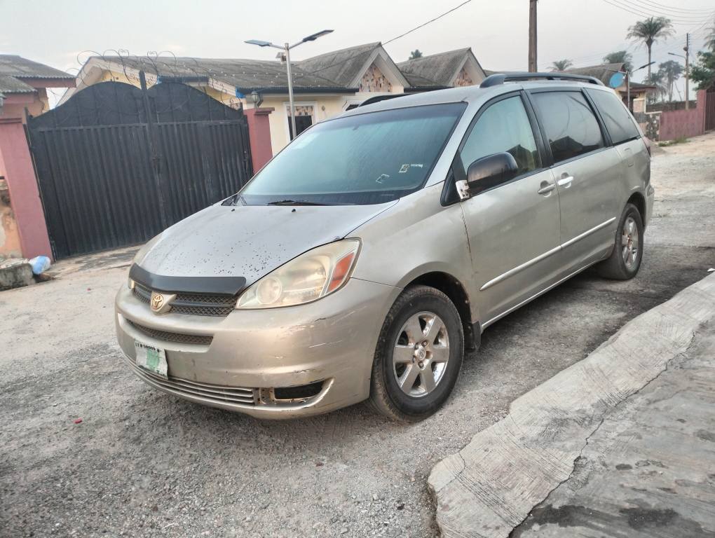A picture of Naija used Toyota Sienna